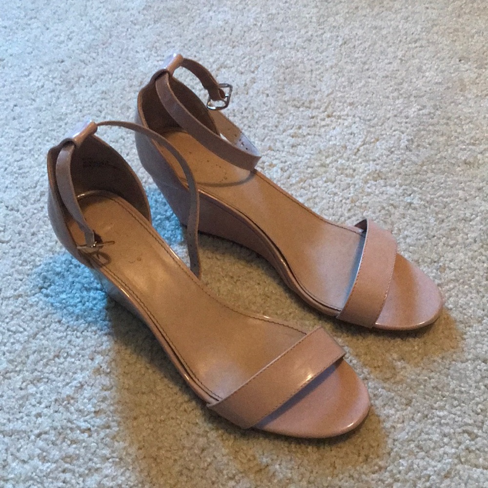 Size 9 nude heels